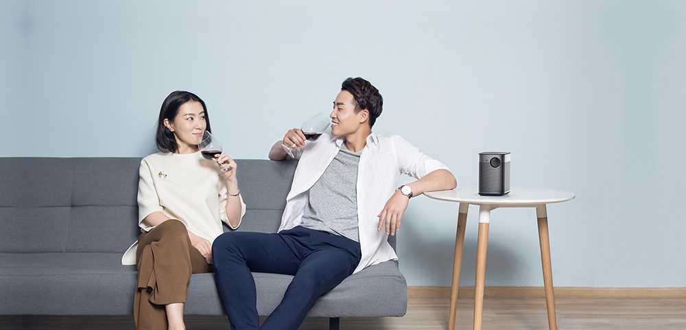 极米 XGIMI光环全高清便携式投影仪 配备安卓电视9.0 WIFI支持4K 3D家庭影院全球版